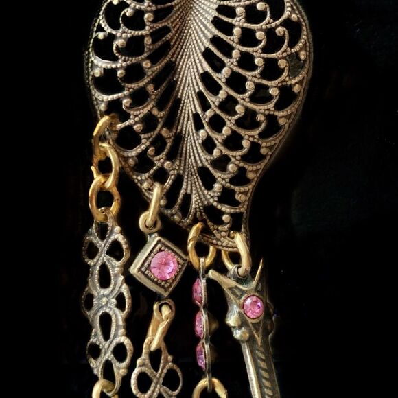 Banana Bob filagree heart deep pink crystal chandelier earrings vintage new - Picture 4 of 10
